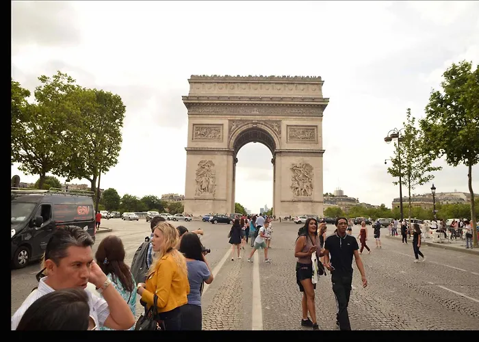 Champs Elysees 4 * Parigi