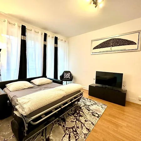 Champs Elysees 4 Apartment *