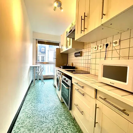 Apartment Champs Elysees 4 Paris