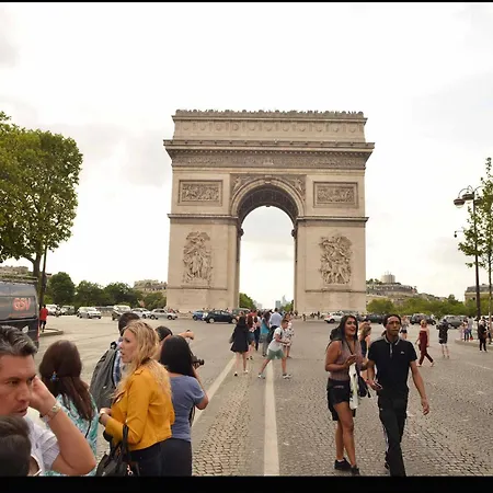 Champs Elysees 4 * Párizs