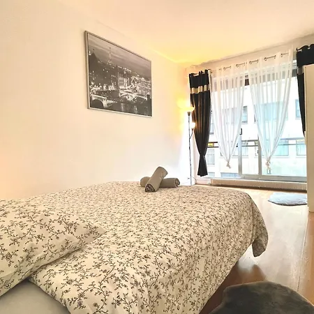 Champs Elysees 4 Apartment