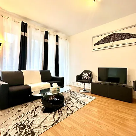 Champs Elysees 4 Apartment