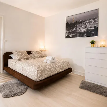 Champs Elysees 4 *